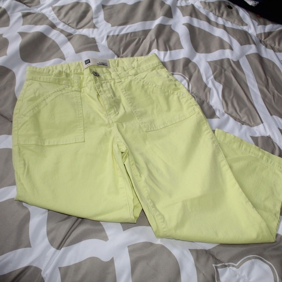 ⭐ Gap stretch capri - Picture 3 of 4